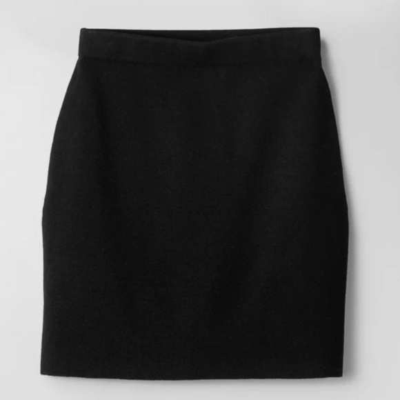 NWT Milano Knitted Stretch Skirt Jet Black Size M - Picture 1 of 7